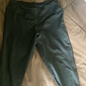 Black capri leggings